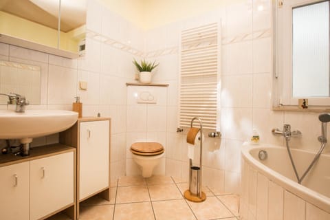 Shower, Bathroom, Decorative detail