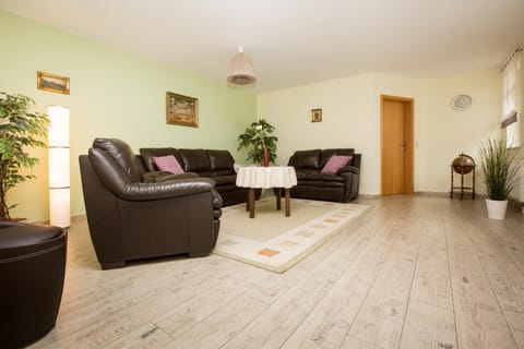 Living room, Photo of the whole room, Seating area