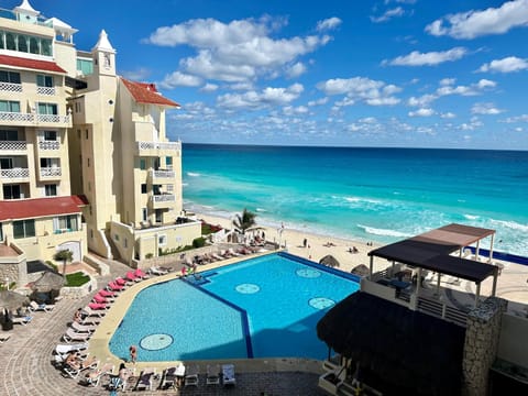 Cancun Plaza - Best Beach Apartahotel in Cancun