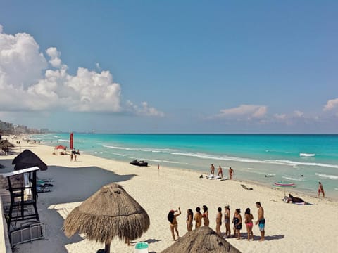 Cancun Plaza - Best Beach Apartment hotel in Cancun