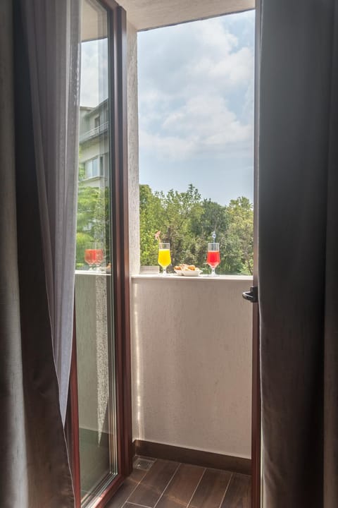 Balcony/Terrace, City view, Quiet street view