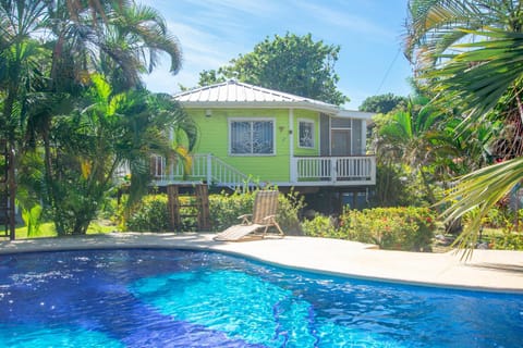 Sand Dollar Bungalow House in Bay Islands Department