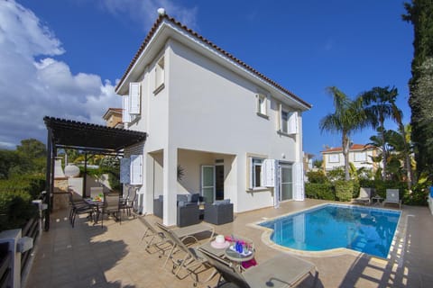 Garden, Seating area, Dining area, Pool view