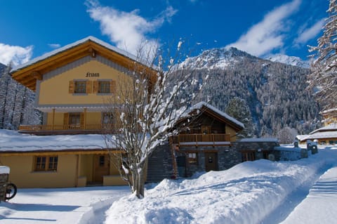 Facade/entrance, Facade/entrance, Winter, View (from property/room)