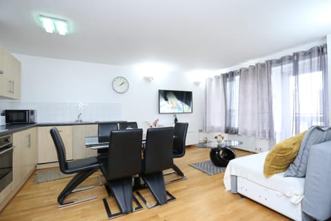 Gorgeous 2 bedroom 2 bathroom Woolwich Apartment in London