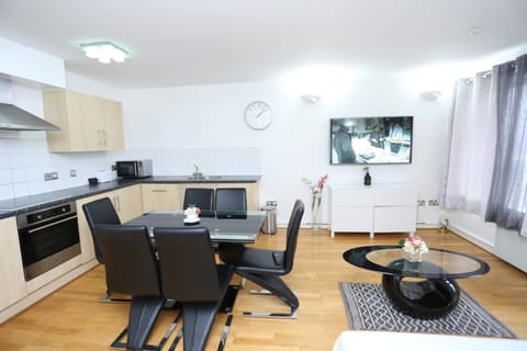 Gorgeous 2 bedroom 2 bathroom Woolwich Apartment in London