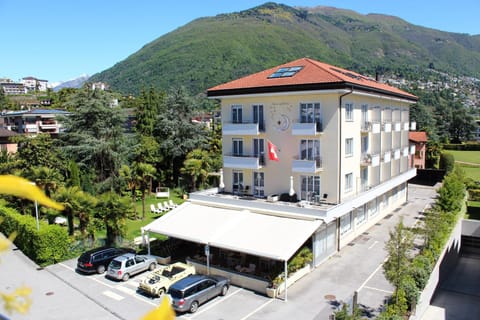 Property building, Facade/entrance, Garden, View (from property/room), Balcony/Terrace, Mountain view