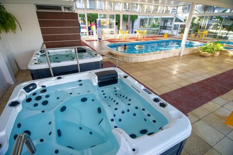 Hot Tub, Pool view, Swimming pool