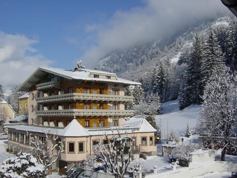 Facade/entrance, Winter