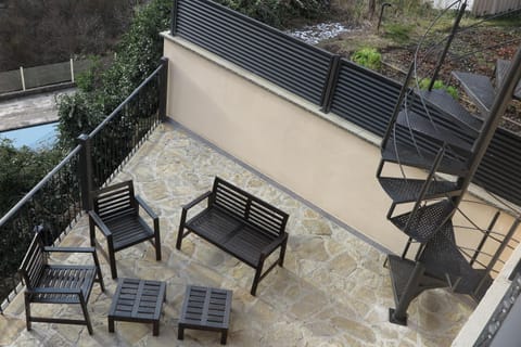 Balcony/Terrace, Mountain view