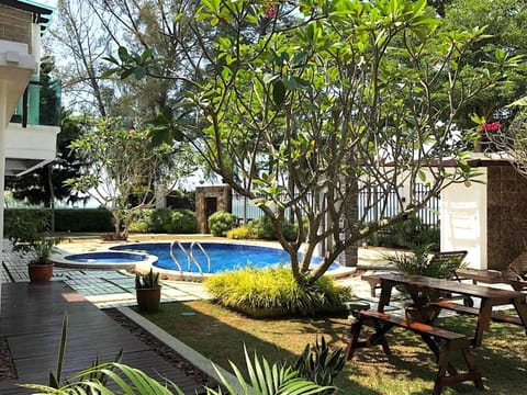 12Haven Stunning Seaside Luxury Villa PD with Kids Pool Villa in Port Dickson