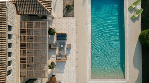 Bird's eye view, Pool view