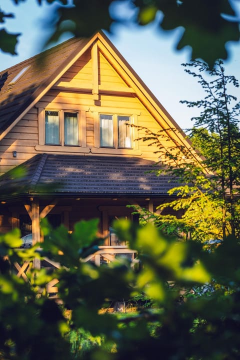 Property building, Spring, Day, Garden, TV and multimedia, Living room, Lobby or reception, Garden view