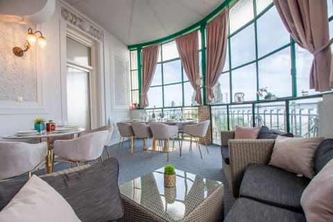 Villa Muenz Luxurious Residence Condo in Pula