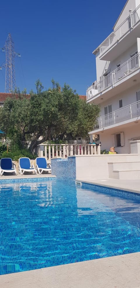 Swimming pool, Swimming pool