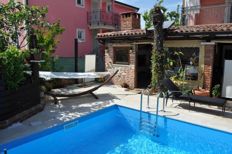 Location, children, Family