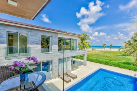 Five Stars 5 Bedrooms And 1 Movie Room Beachfront Villa in Hoa Hai