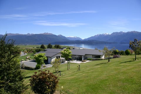 Property building, Garden, Lake view, Mountain view