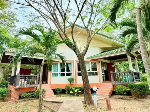 Lanta Palm Beach Resort , Beach Bungalow - Koh Lanta Hotel in Sala Dan