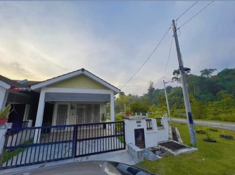 Raisha Homestay Urlaubsunterkunft in Perak Tengah District