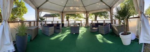 Garden, Lounge or bar, Seating area, Sea view