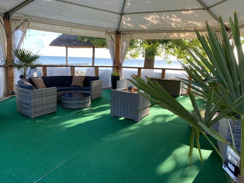 Garden, Lounge or bar, Seating area, Sea view