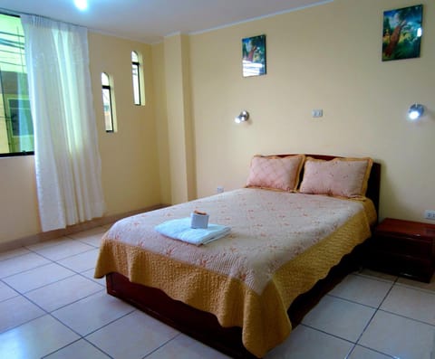 Bed, Decorative detail, towels