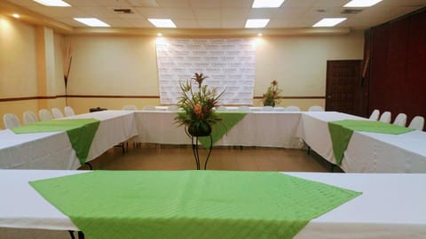 Banquet/Function facilities, Meeting/conference room