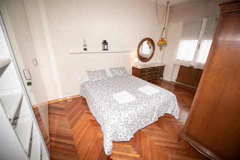 Espacios Blanco Santiago - con parking. Appartement in Valladolid