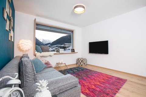 Day, Winter, TV and multimedia, Living room