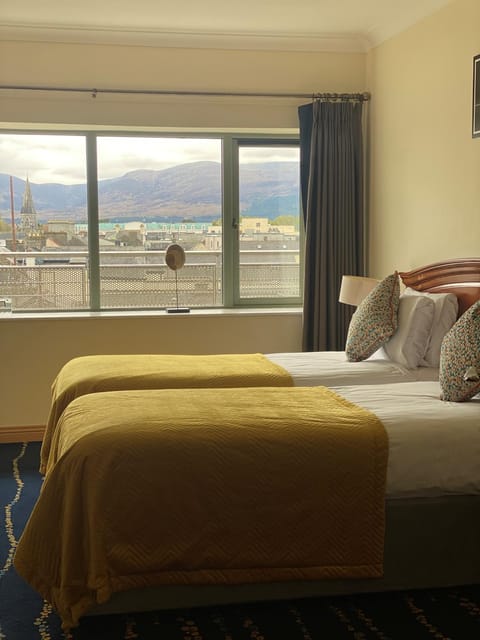 Bed, Bedroom, Mountain view