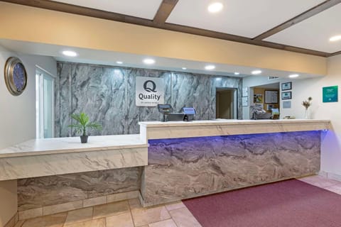Quality Inn Newton at I-80 RECENTLY ALL ROOMS RENOVATED 2023 Hotel in Iowa