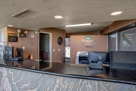 Quality Inn & Suites Phoenix NW - Sun City Hotel in Youngtown
