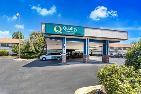 Quality Inn & Suites Medford Airport Hotel in Medford
