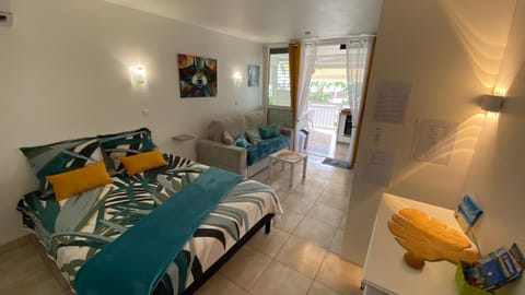 Anse des Rochers BRIND'ILE charmant appartement, vue mer 50 m plage 2 étoiles Atout France Condo in Guadeloupe