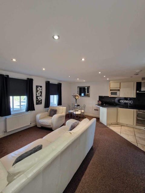 5 Laurel Court House in England