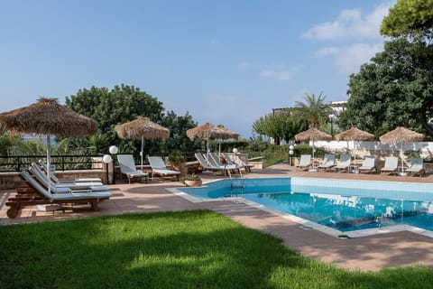 Alianthos Suites Apartment hotel in Crete