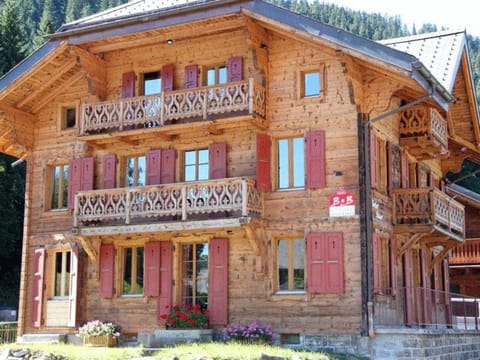 Chalet Suisse Bed and Breakfast Bed and Breakfast in Châtel