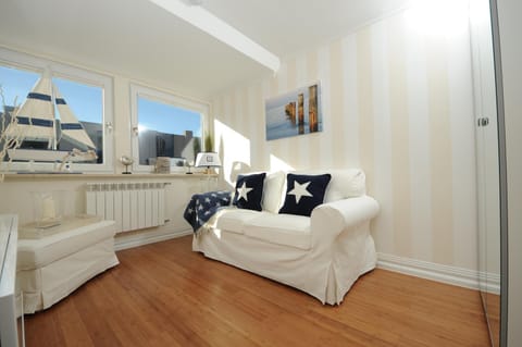 Living room, Photo of the whole room, Seating area