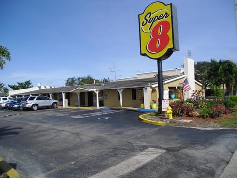 Super 8 by Wyndham Lantana West Palm Beach Motel in Lantana