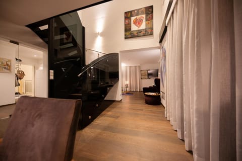 TV and multimedia, Living room, Mountain view