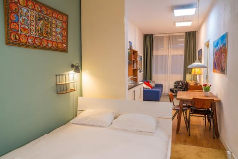 Fully fitted room - 15 min from central station Vacation rental in Amsterdam