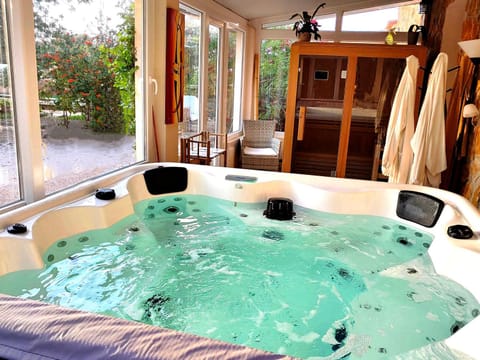 Hot Tub, Spa and wellness centre/facilities