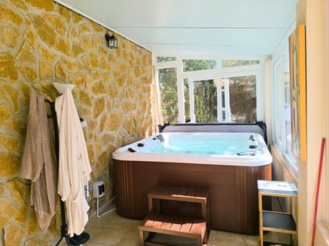 Hot Tub, Spa and wellness centre/facilities