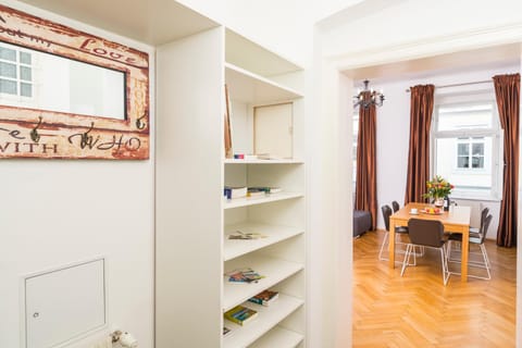 Belvedere Suite Condo in Vienna