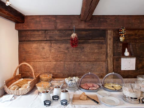 Restaurant/places to eat, Food and drinks