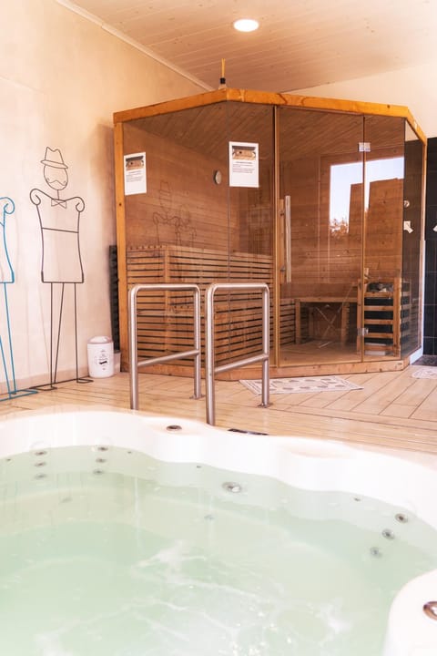 Hot Tub, Sauna, Spa and wellness centre/facilities, Spa and wellness centre/facilities