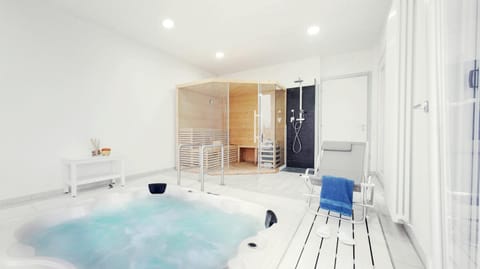 Hot Tub, Sauna, Spa and wellness centre/facilities