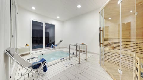 Hot Tub, Sauna, Spa and wellness centre/facilities, Internal: Not applicable to any particular room