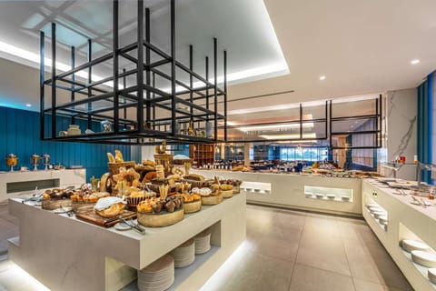 Dining area, Buffet breakfast